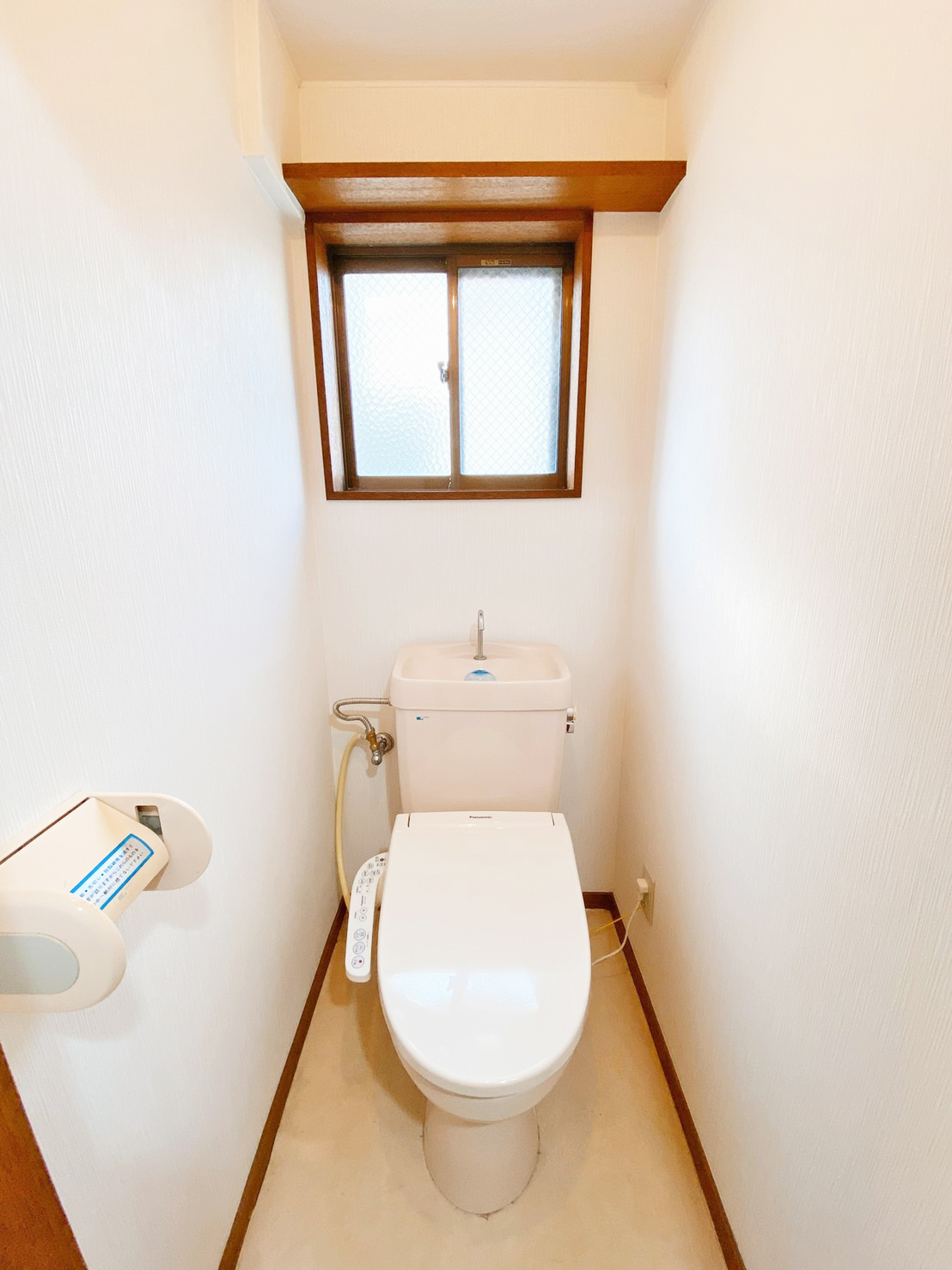 トイレ　トイレには温水洗浄便座を設置。