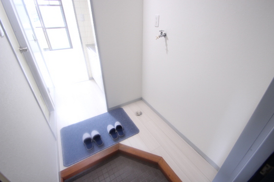 玄関　※別号室の写真となっております。