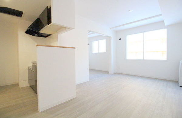 居室・リビング　白を基調にしたお洒落な室内♪