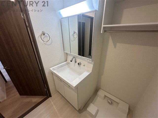 洗面設備　洗面所内に室内洗濯機置き場がついてます！