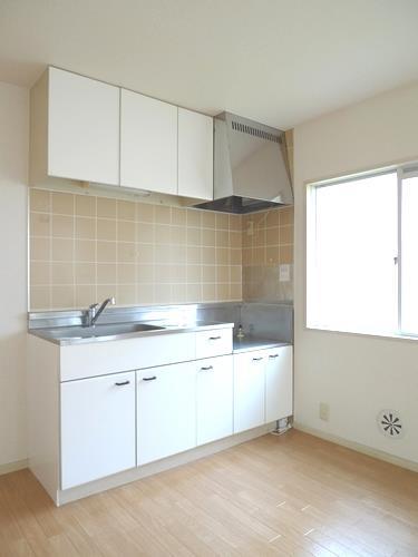 キッチン　楽しくお料理♪横に窓があるので換気もしやすいです！