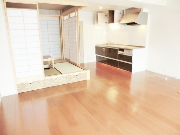 居室・リビング　16帖の広いLDK。