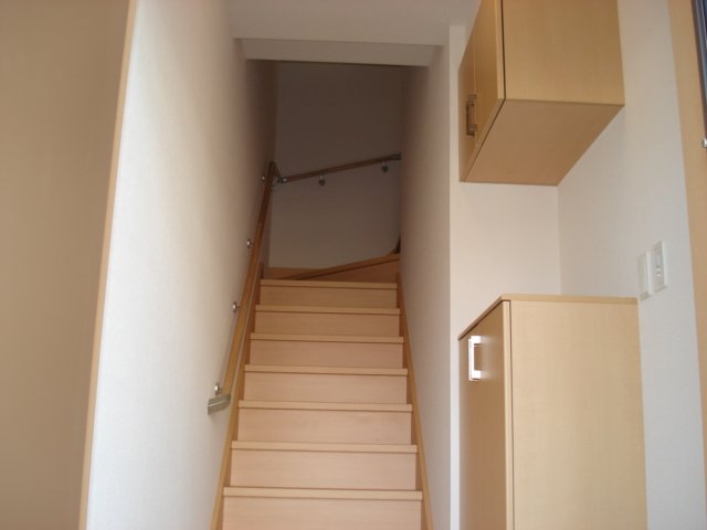 玄関　玄関 階段