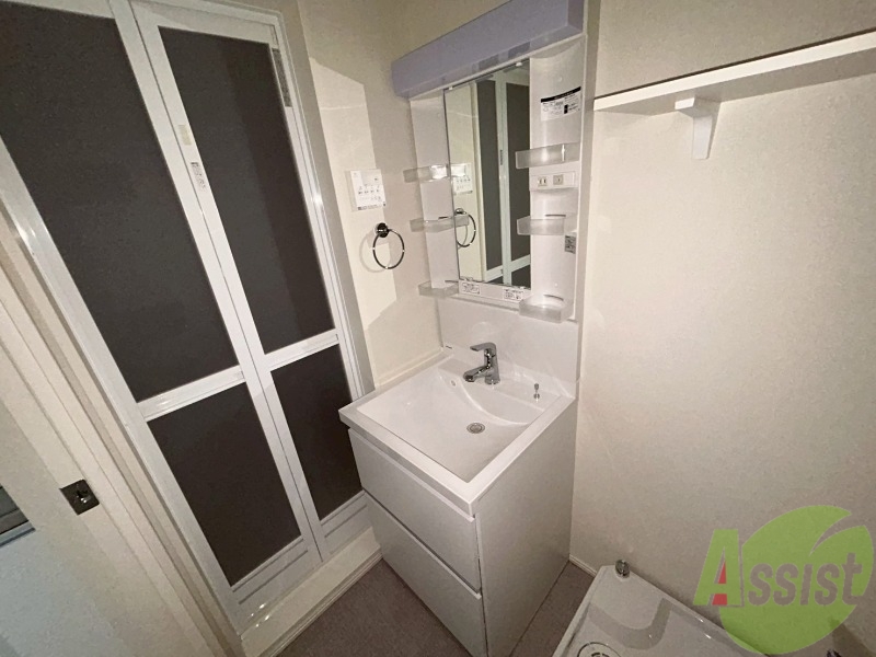 バス・シャワールーム　独立洗面台は身支度やお掃除もしやすそうです。