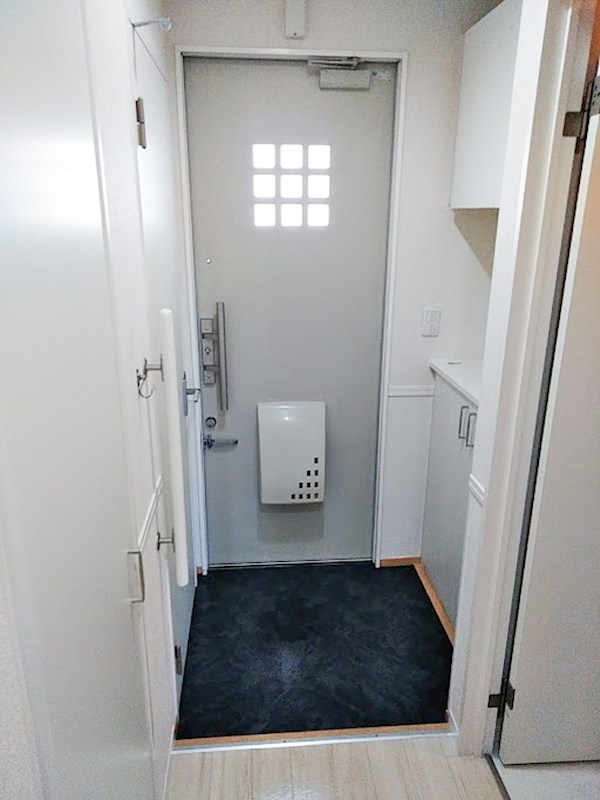 玄関　※写真は他部屋使用しています