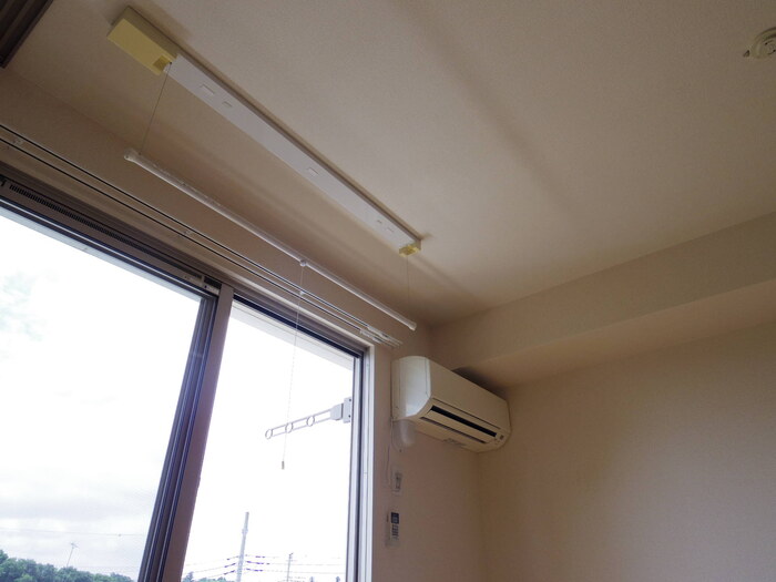 その他設備　エアコン・室内物干し