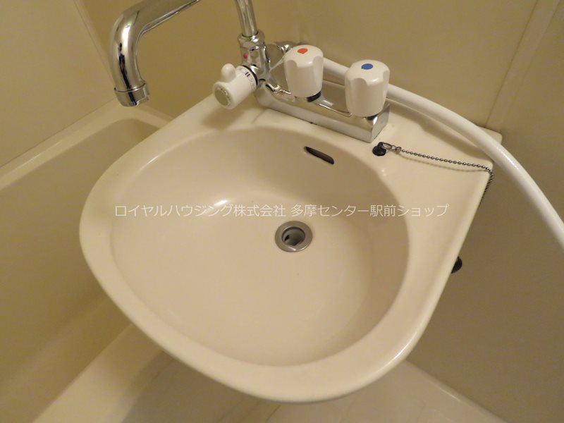洗面設備　洗面台はお風呂の中にございます♪