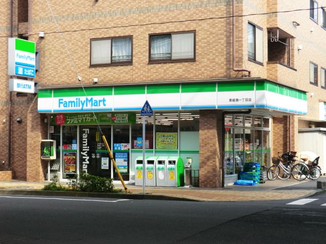 コンビニ　ファミリーマート加平三丁目店（コンビニ）まで391m
