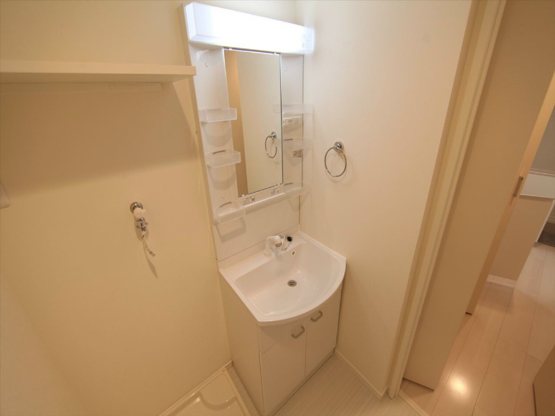 洗面設備　脱衣所　独立洗面台（シャンプードレッサー）洗濯機用意できます