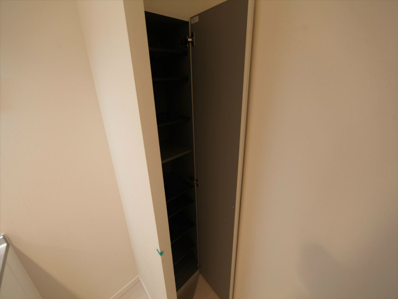 玄関　玄関　シューズボックス付（収納充実してます）