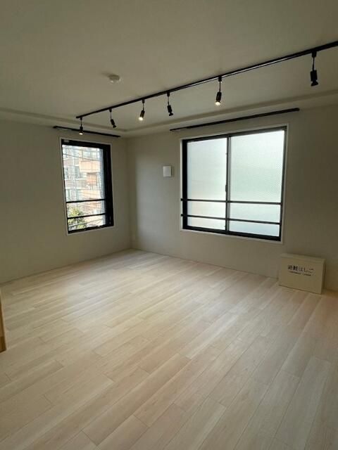 居室・リビング　こちらのリビングで趣味の時間をお楽しみください