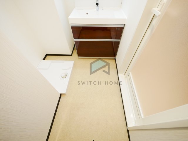 洗面設備　明るい洗面所です