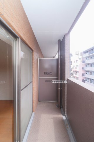 バルコニー　別号室のものです。現状優先になります。