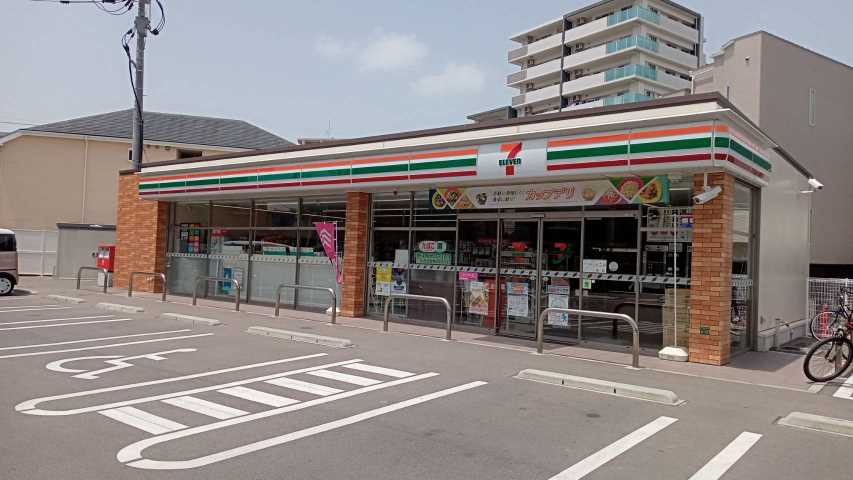 コンビニ　セブンイレブン福岡井尻4丁目店（コンビニ）まで200m