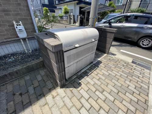 建物外観　敷地内ゴミ置場