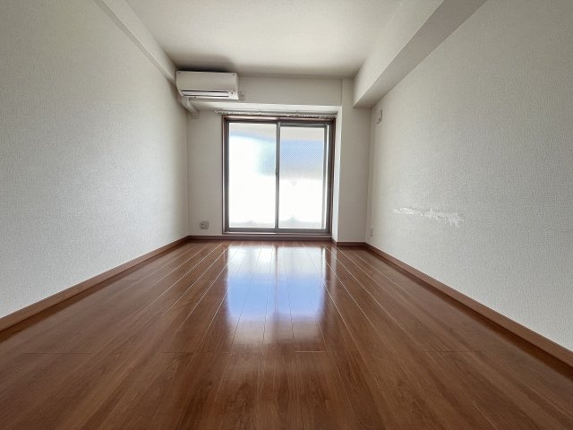 その他部屋・スペース　開放的な寝室です