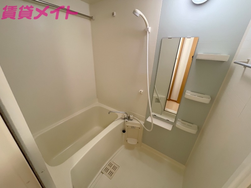 バス・シャワールーム　別部屋反転写真です