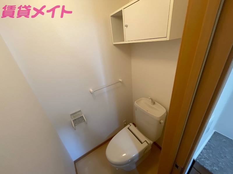 トイレ　別部屋反転写真です