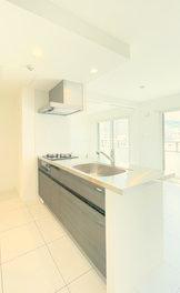 キッチン　対面式システムキッチンです☆