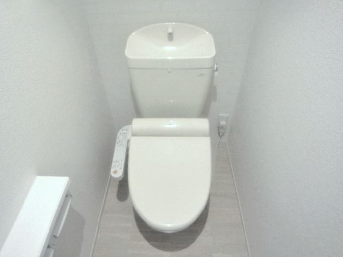 トイレ　温水洗浄便座付トイレ