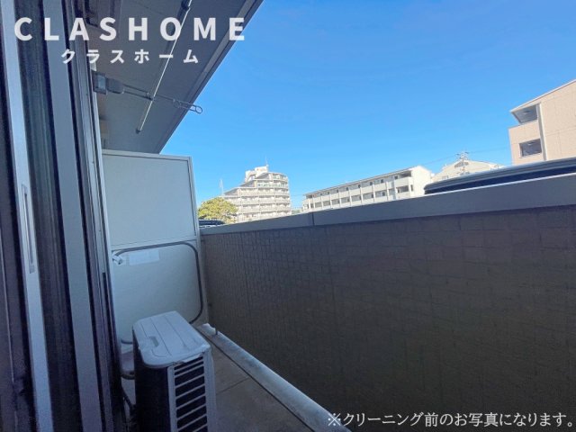 バルコニー　同物件の別部屋になります。