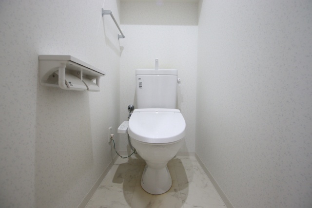 トイレ　※別室の参考写真の為、現況優先です。