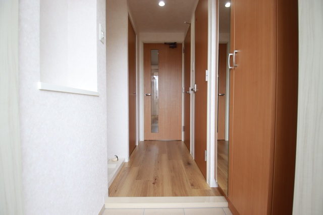 玄関　※別室の参考写真の為、現況優先です。