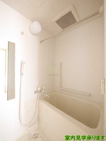 バス・シャワールーム　別部屋の画像になります。