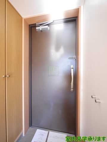 玄関　別部屋の画像になります。