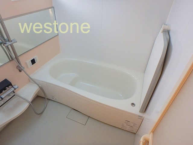 バス・シャワールーム　１坪サイズのお風呂　追い焚き・浴室乾燥機付き