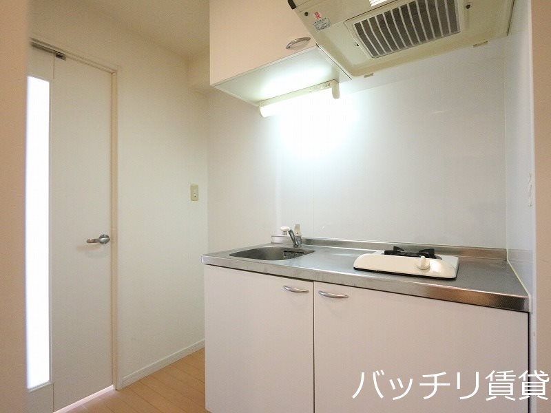 キッチン　別号室タイプの為、現状を優先いたします