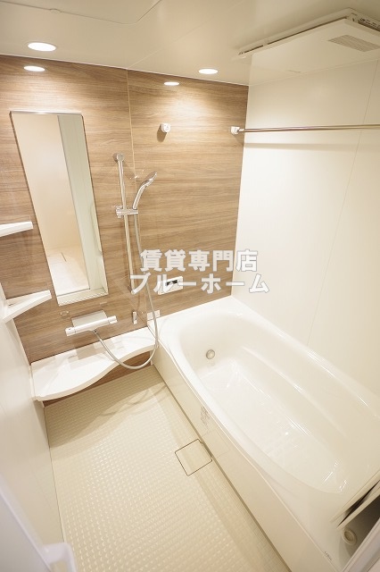 バス・シャワールーム　一坪タイプの浴室です！