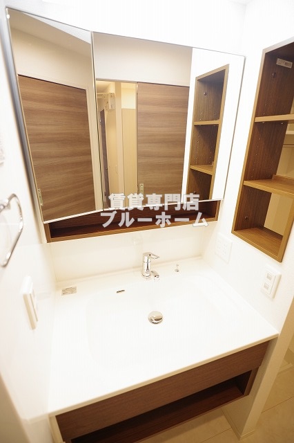 洗面設備　2面鏡のオシャレな洗面台です！