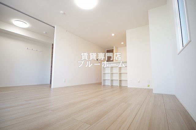 居室・リビング　14.2帖の広いリビングです！