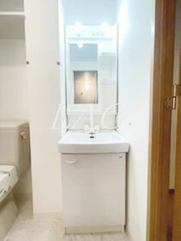 洗面設備　独立洗面台です。