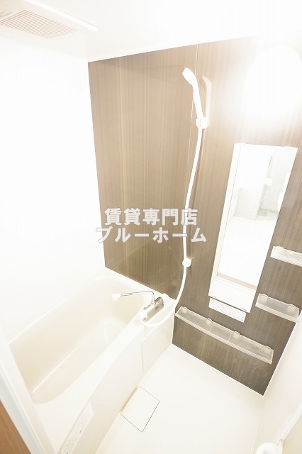 バス・シャワールーム　大きな鏡のあるお風呂！