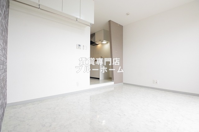 居室・リビング　7.8帖の明るい洋室！