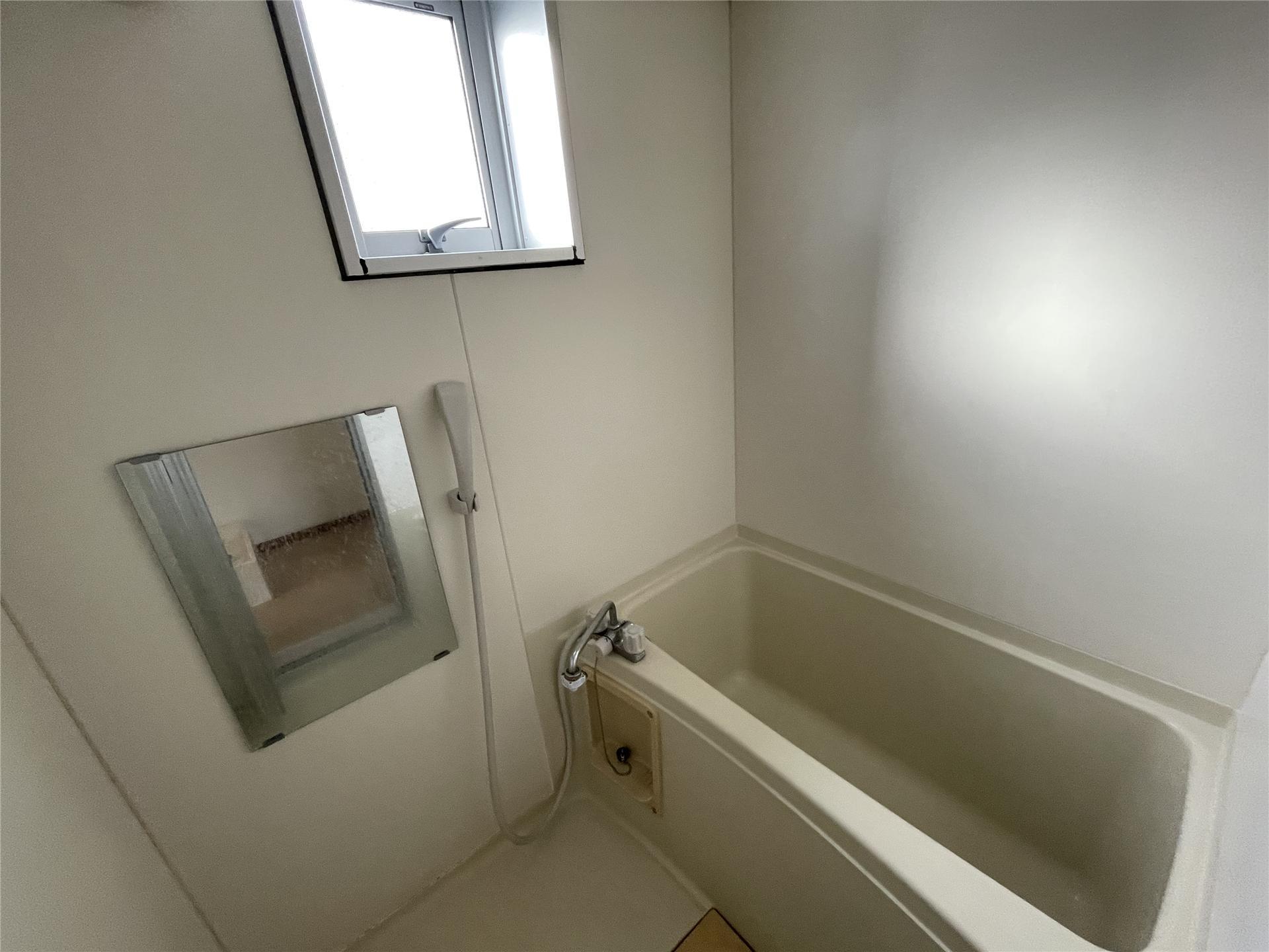 バス・シャワールーム　追い焚き付きのお風呂です