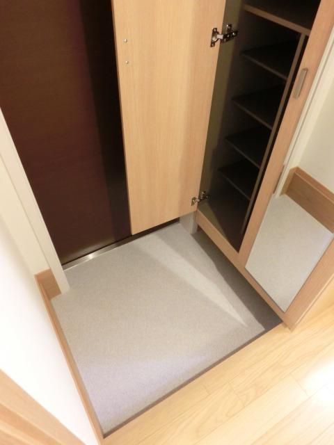 玄関　シューズボックス完備