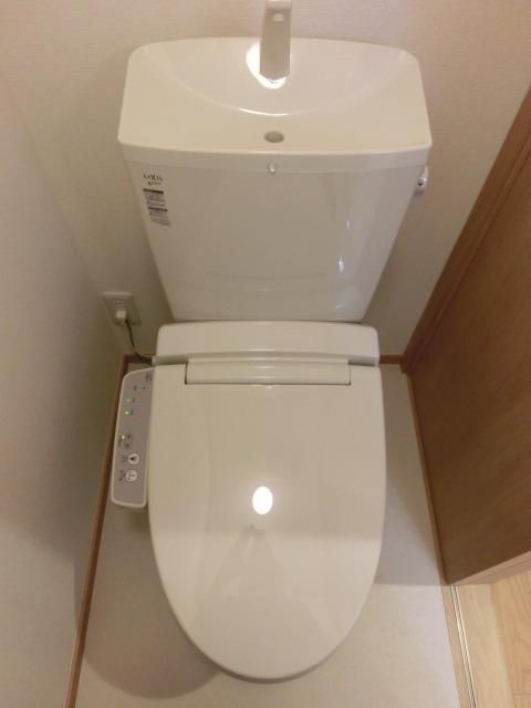 トイレ　ウォシュレット機能付き