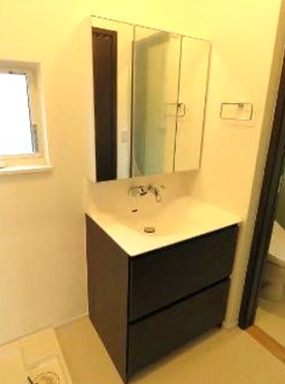 洗面設備　同仕様写真含む