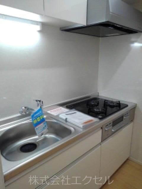 キッチン　３口コンロのシステムキッチンです。