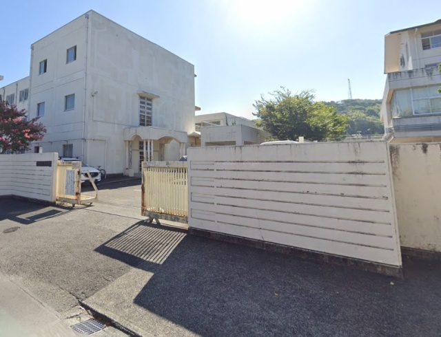 中学校　静岡市立東中学校（中学校）まで800m