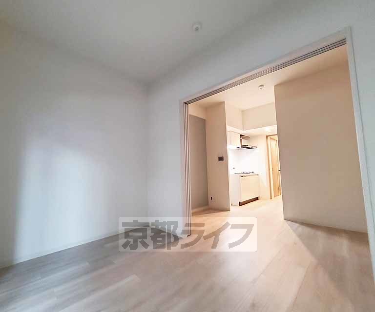 居室・リビング　白を基調とした清潔感のあるお部屋です