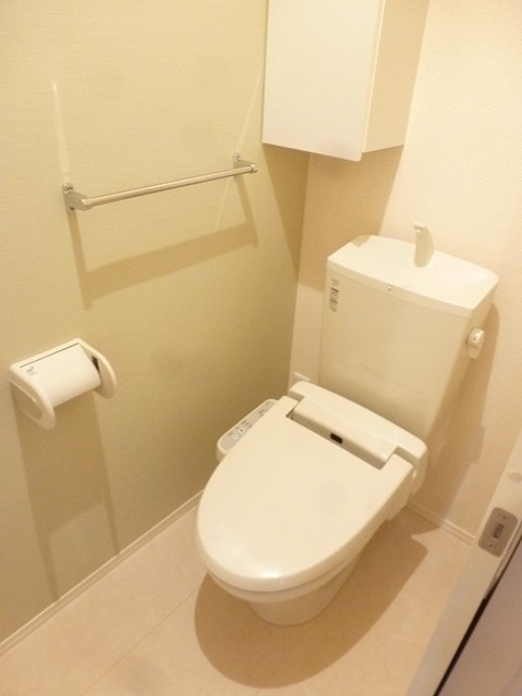 トイレ　温水洗浄便座です。