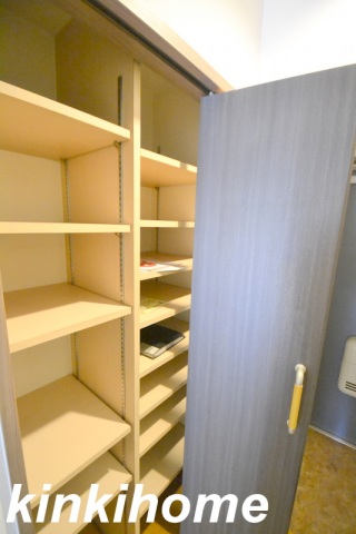 玄関　写真は別のお部屋のものでございます