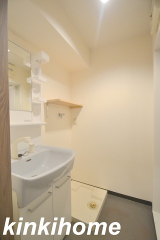 洗面設備　写真は別のお部屋のものでございます