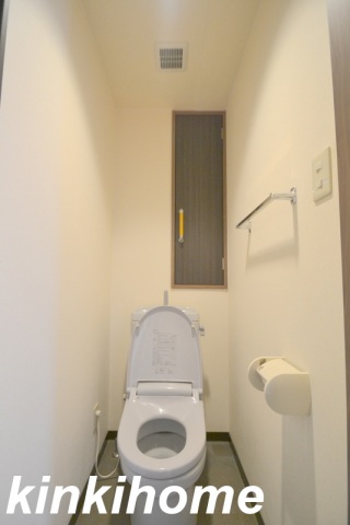 トイレ　写真は別のお部屋のものでございます