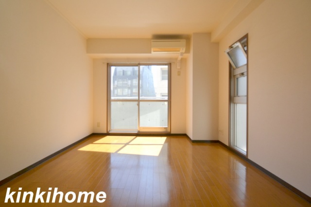 居室・リビング　写真は別のお部屋のものでございます