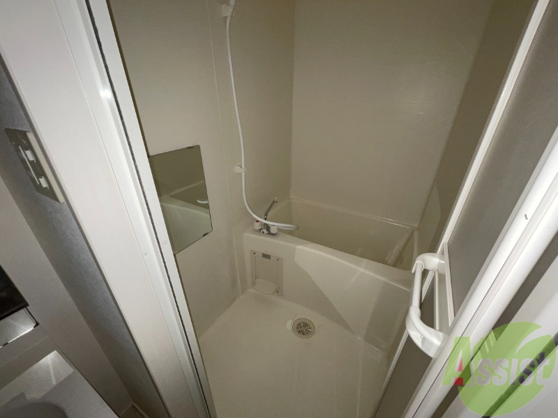 バス・シャワールーム　浴室は洗い場が広く鏡が付いて使いやすいです